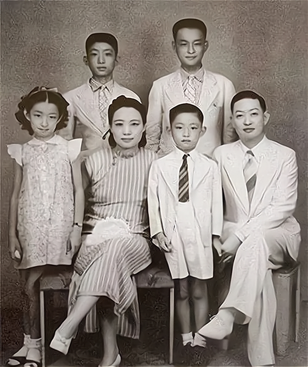 1922年,福芝芳正哄她和梅兰芳的第一个孩子,母亲走进来对她说:"这孩子