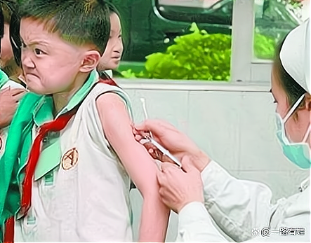 小学生打疫苗搞笑图片