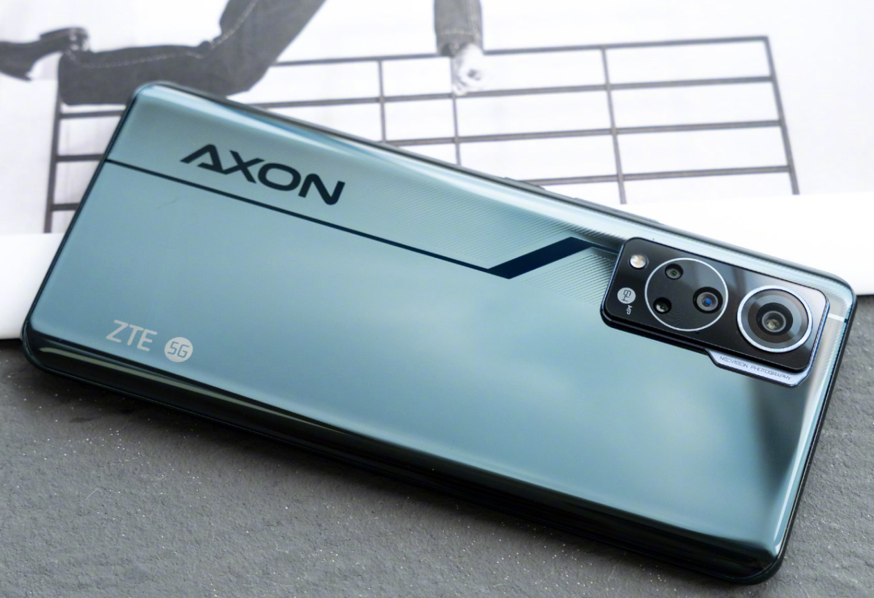 中兴Axon 30开卖后，首批用户评价已出炉，“优缺点”很明显！