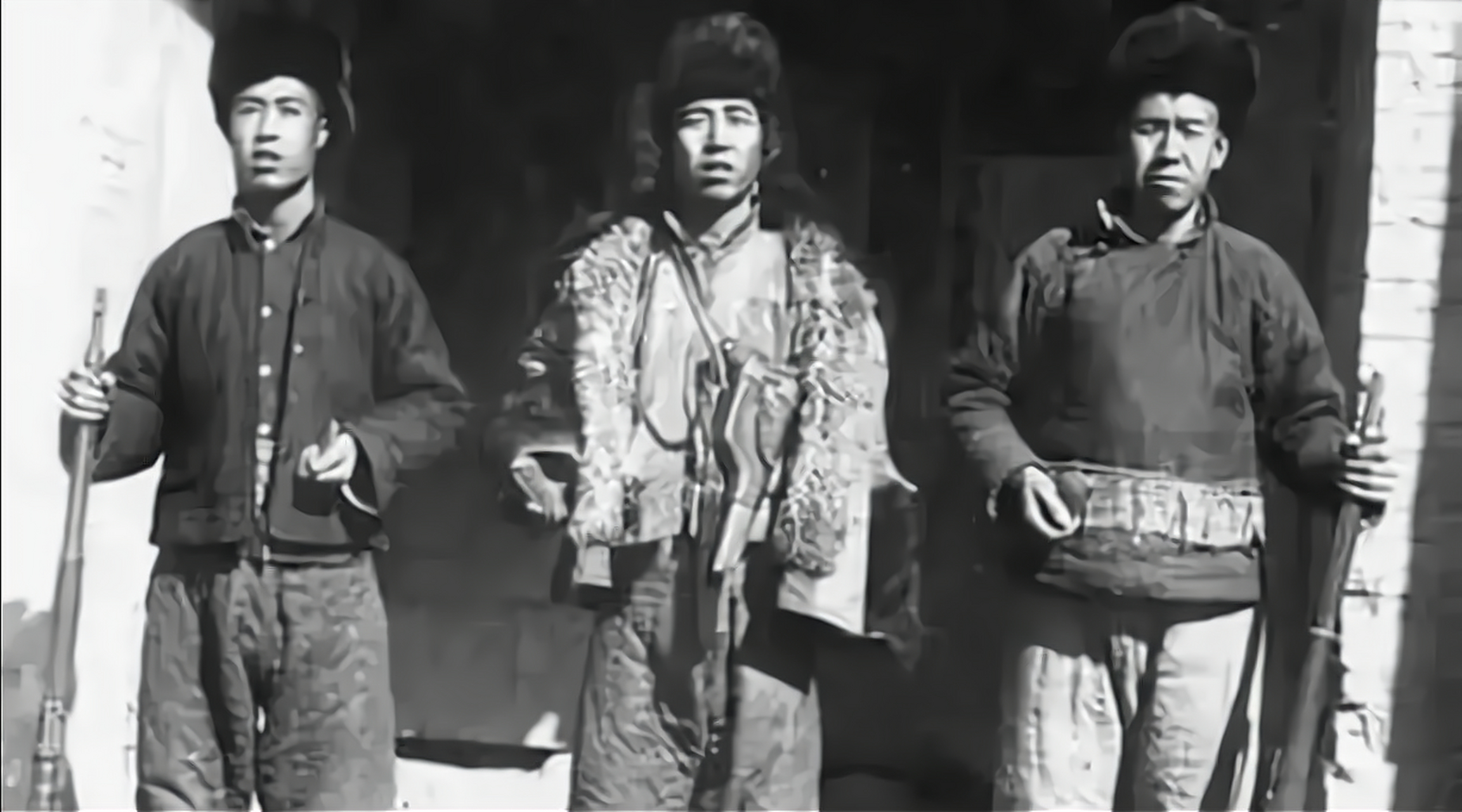 1965年,号称是中国最后一个土匪覃国卿的照片