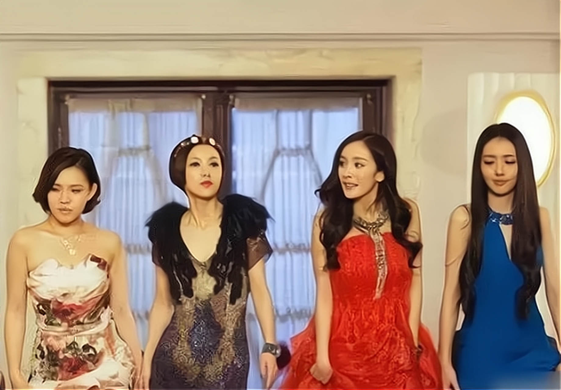 原来小时代4人站的位置,是由各自的颜值决定的? 难道是身高?