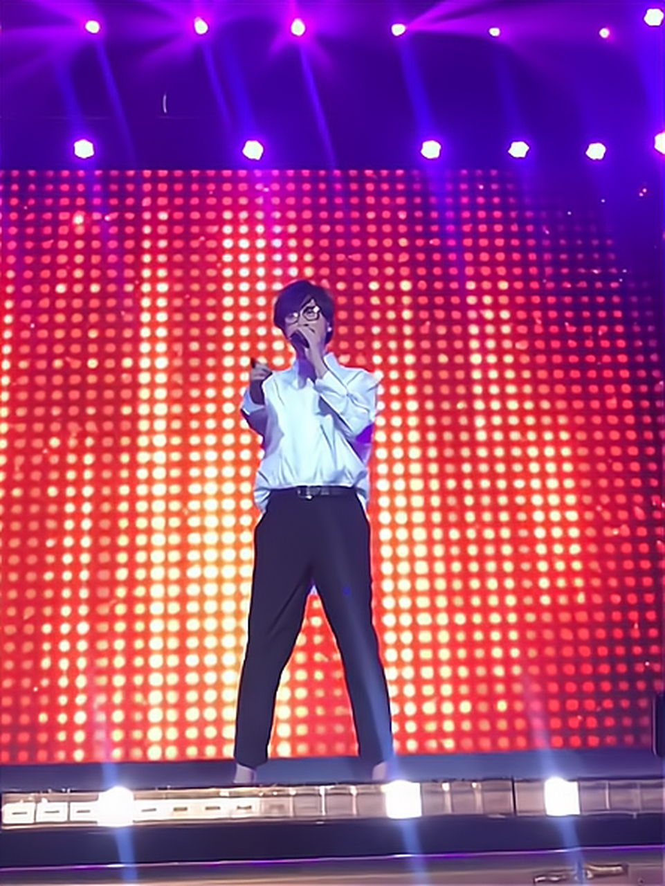 周传雄 他只是生病了退出而已,他是情歌教父,是一个时代的记忆,怎么能