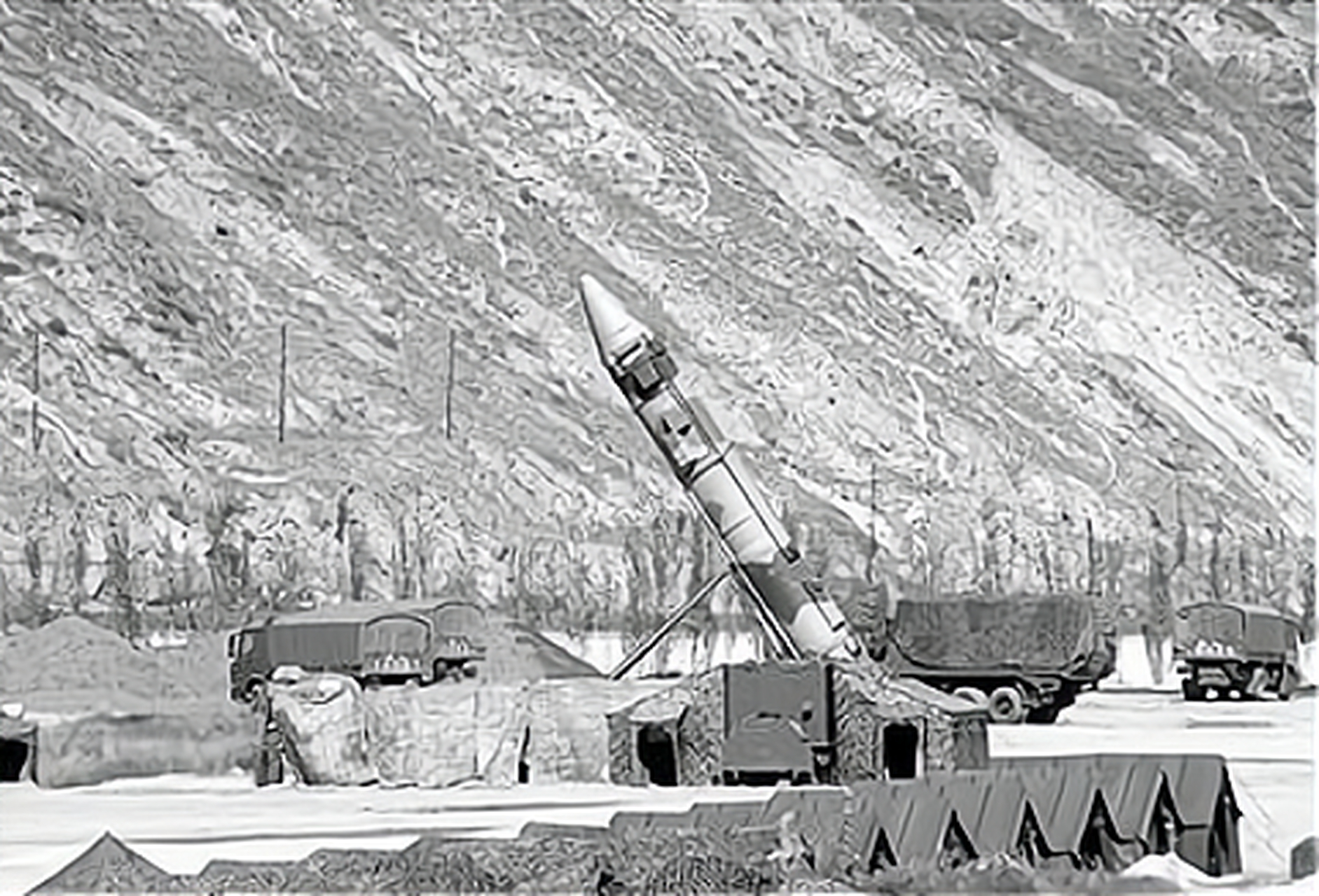 第二炮兵是一支导弹部队 它是在特殊的历史条件下,由被撤销的公安部队