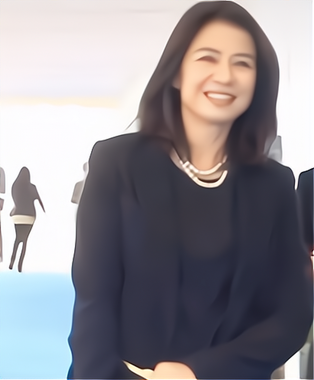 一代女神钟楚红也老了,穿黑色西装罕见现身,脖子上全是皱纹