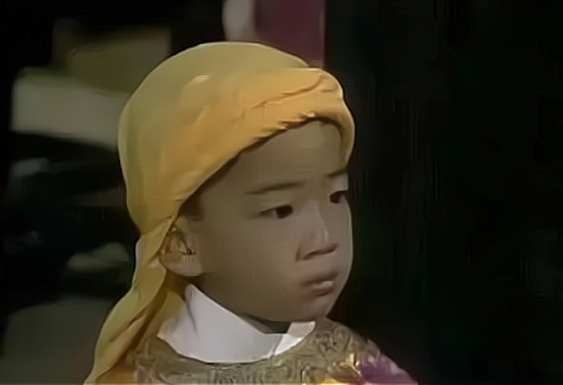 在这样的环境下长大,洪天贵福与"废人"无异.