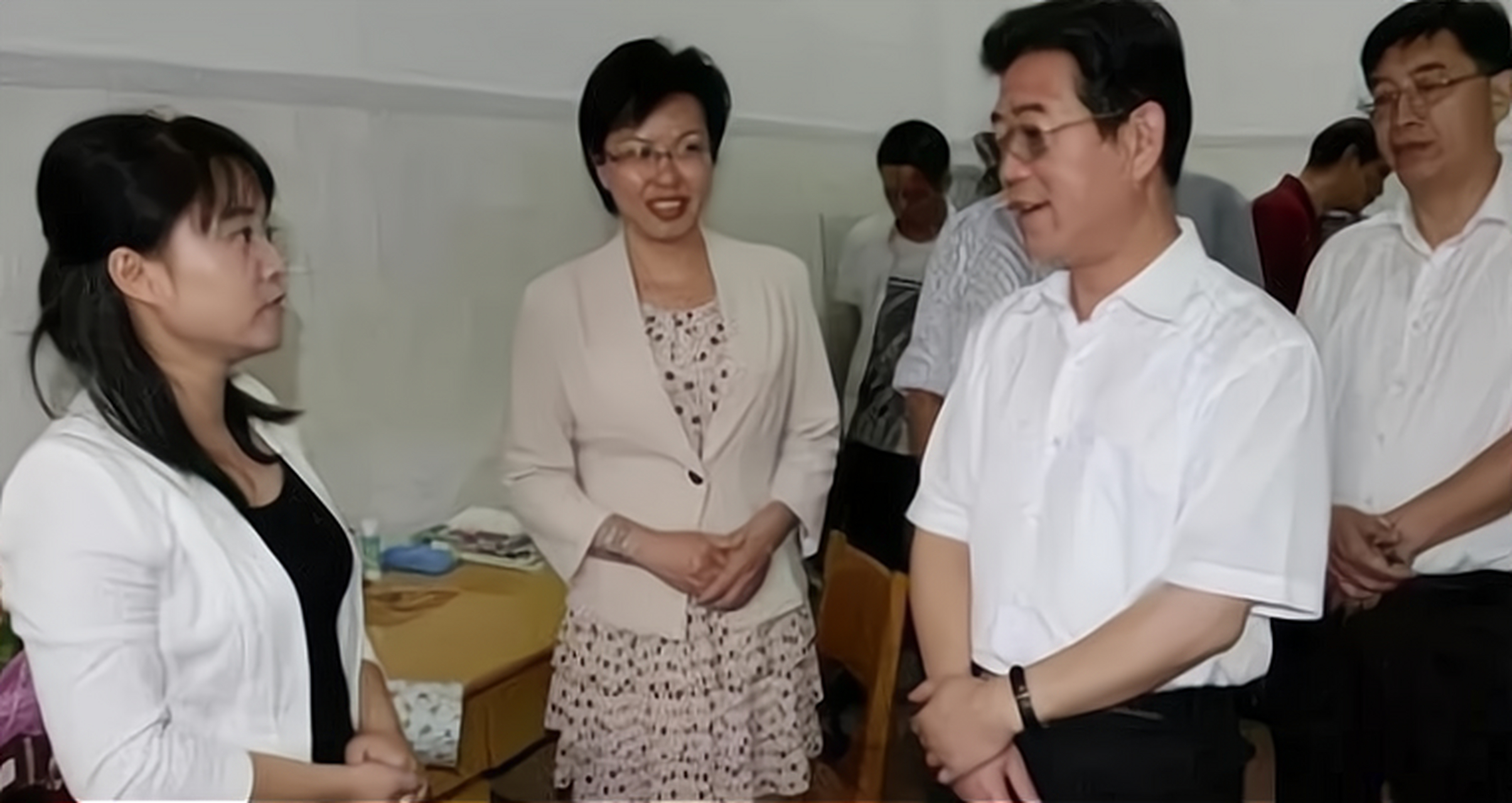 连保姆都不放过,荒唐的李亿龙违规也要提拔情妇 "玩不了三个花鼓旦,就