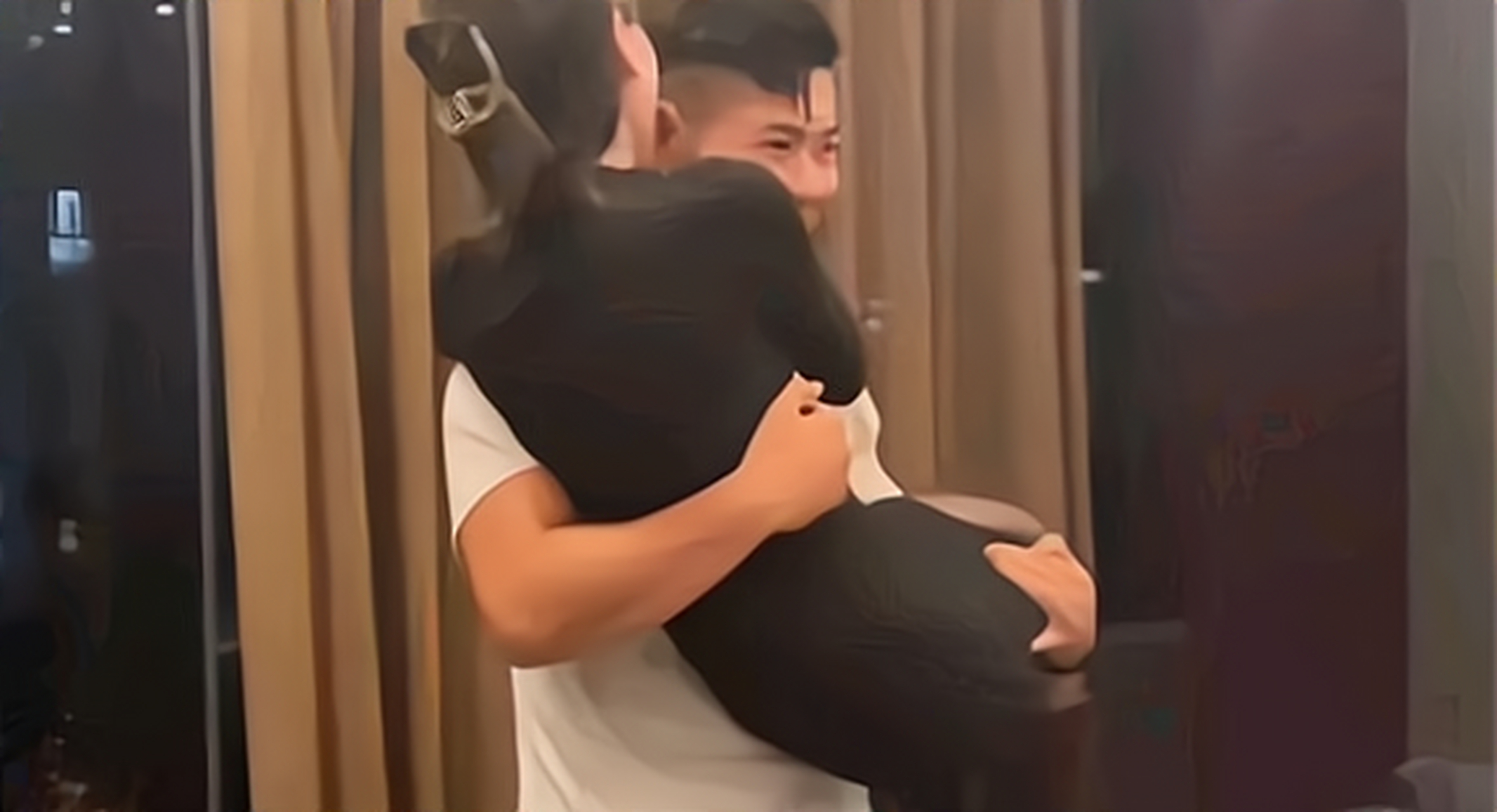 所谓的同学聚会 都是为出轨找到好理由