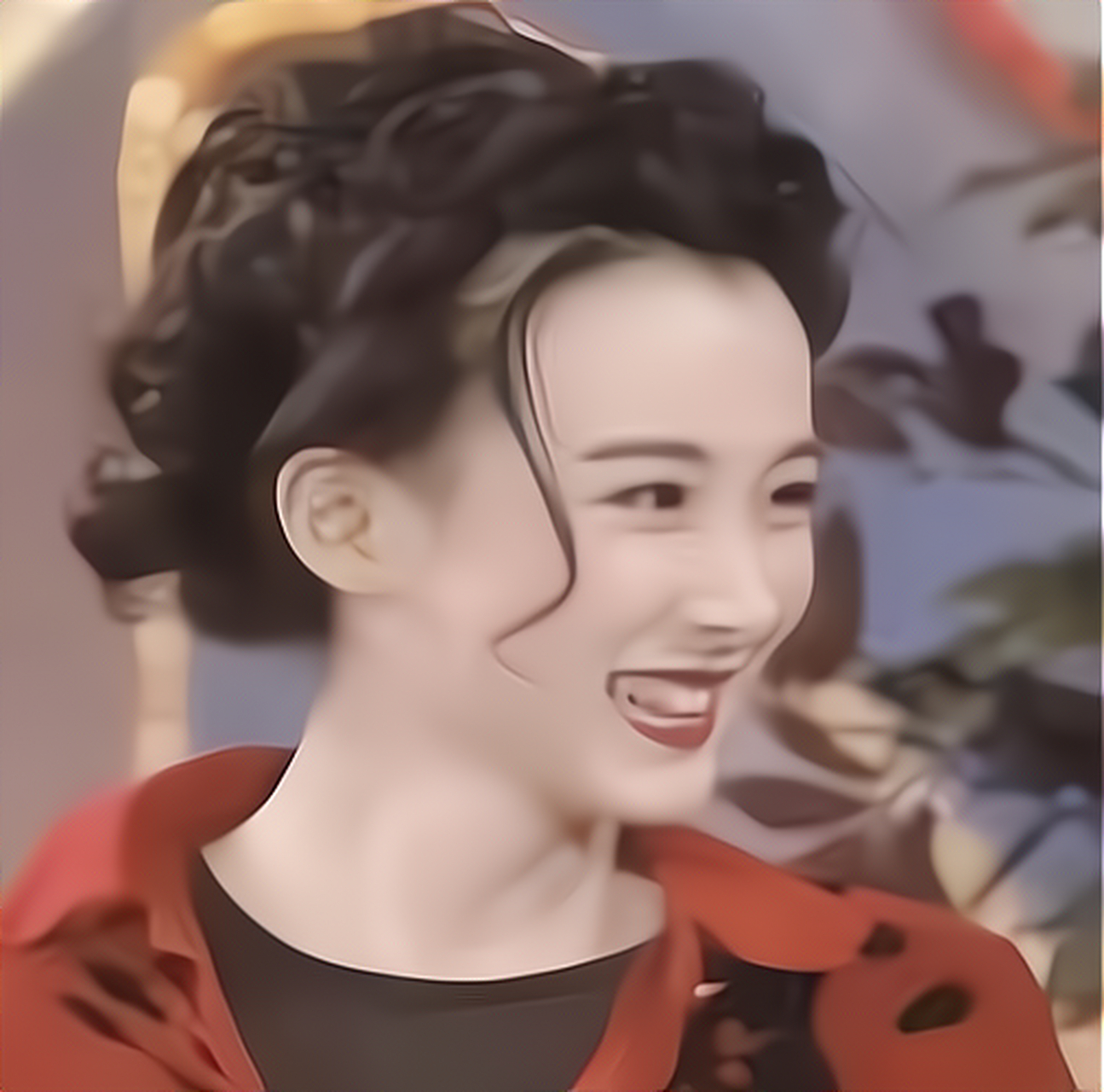 她是美而不艳,所以尽管有时候广告的创意并不好,但是萧蔷还是凭借着