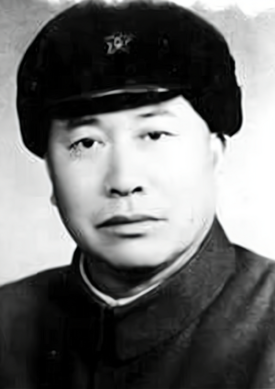 1948年,罗广斌被叛徒出卖,国民党特务知道他是罗广文的弟弟,在抓捕前