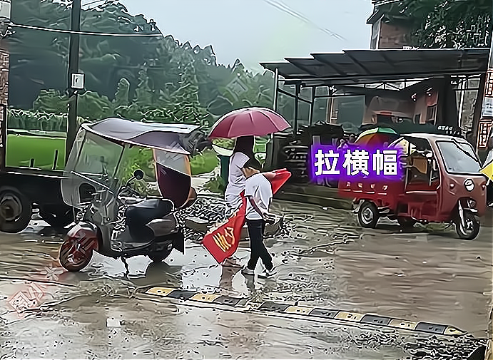 9歲男孩跪在雨中求出生證,原因是想上戶口和讀書,傷心