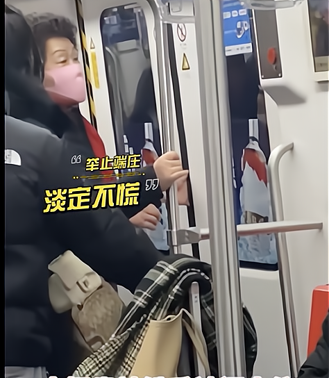 上海地铁曹杨路夹人图片