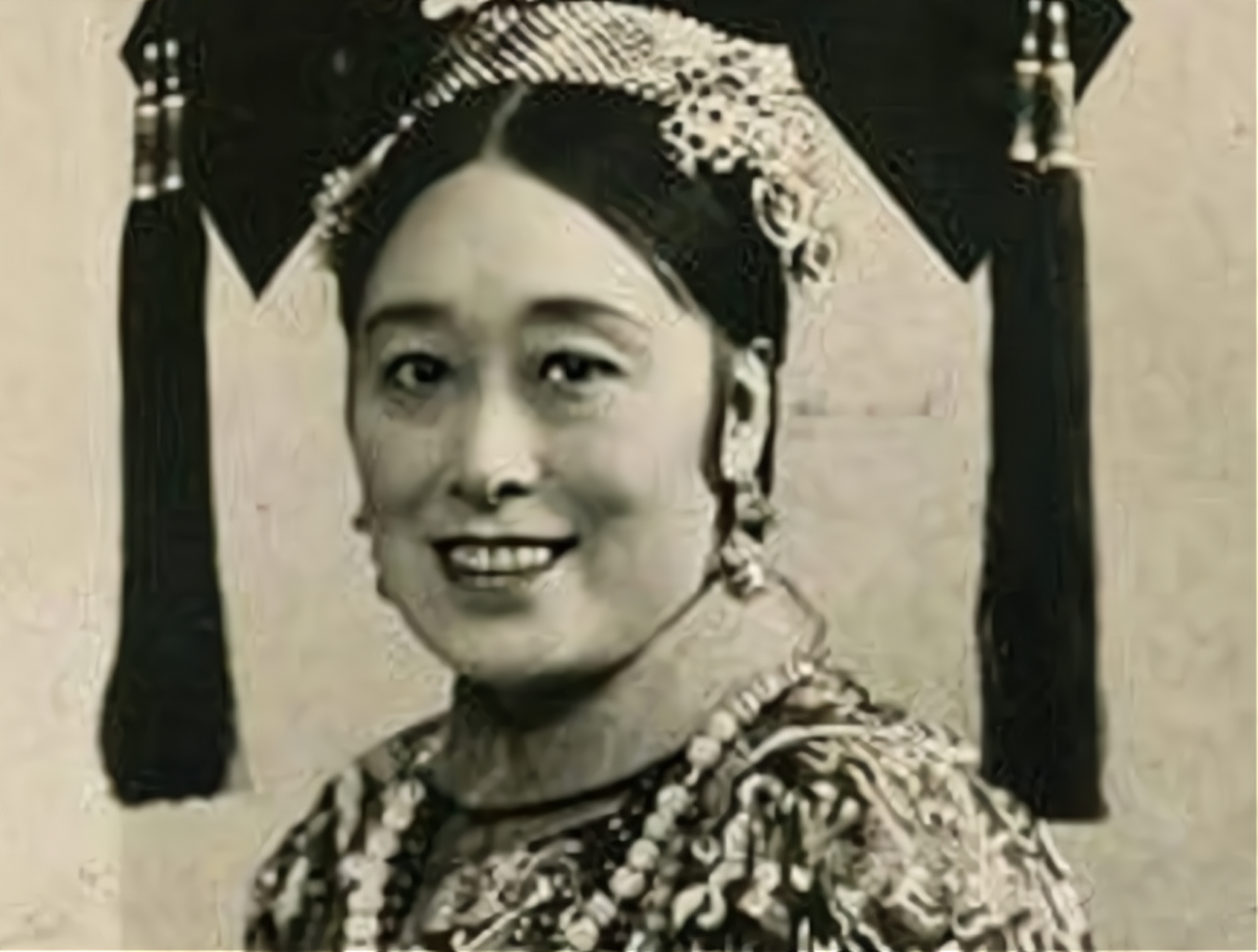   德龄公主名字叫做裕德龄,她的父亲叫裕庚原,是大清朝派往日本的