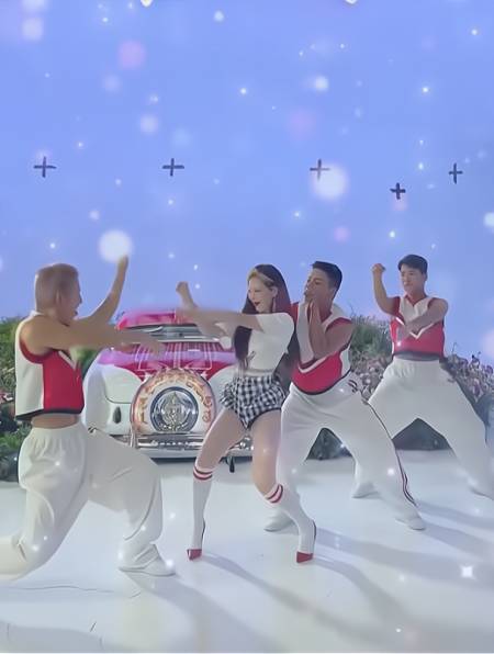 泫雅《nabillera》舞蹈预告公开,活力小野马