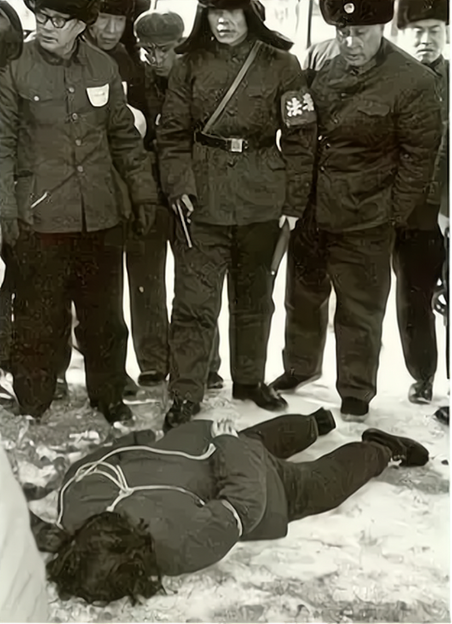 1980年2月8日,哈尔滨郊外刑场,五花大绑跪在雪地中的是"建国以来最大