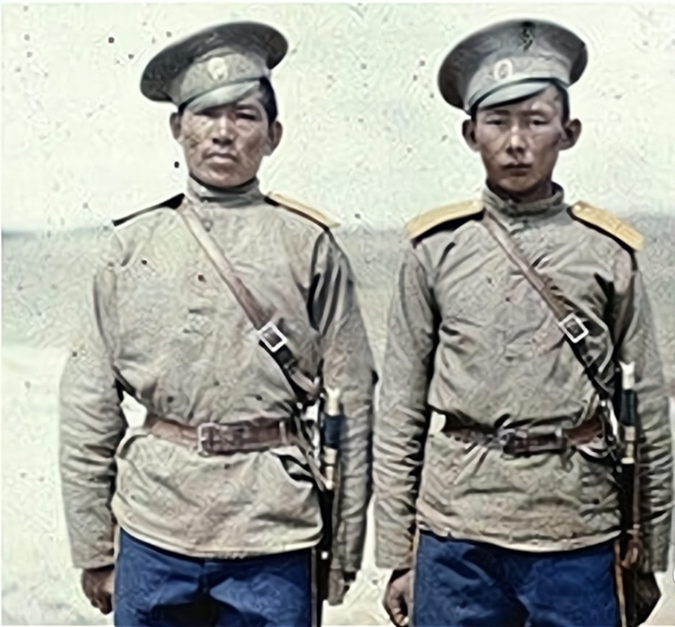 历史旧照 1913年在库伦的两个哥萨克兵.