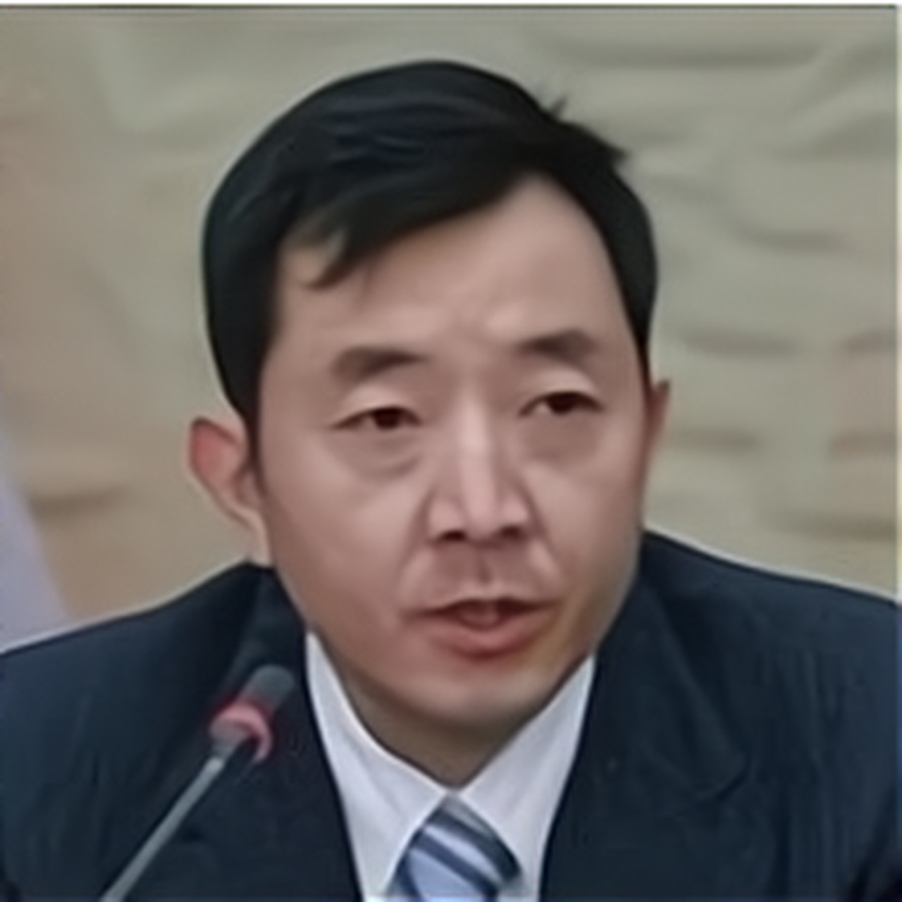 09年,有天晚上陈行甲和老婆正在江边祭拜母亲时,突然间从背后窜出来四