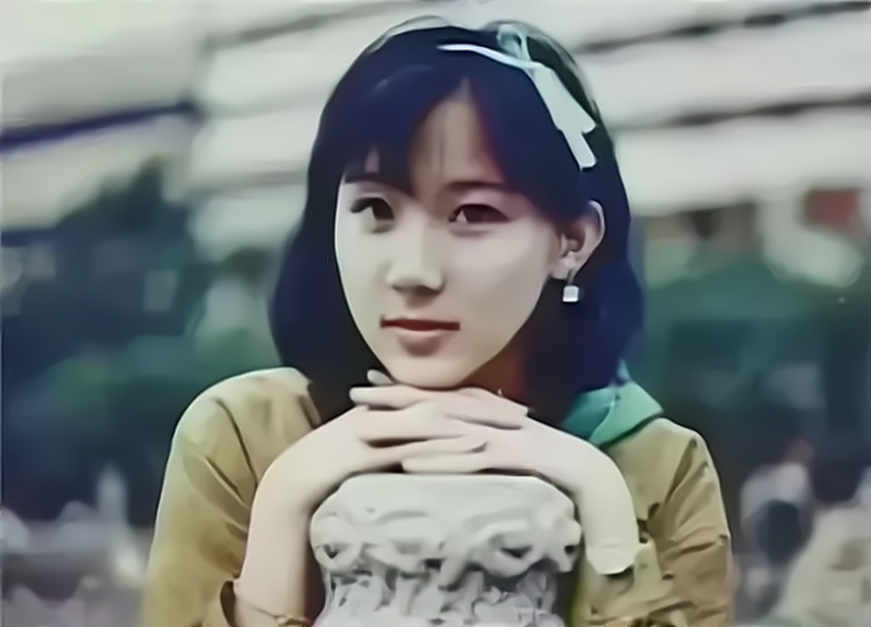 年轻时的萧蔷是观众心目中备受喜爱的性感女神,她那完美的外貌和魅力