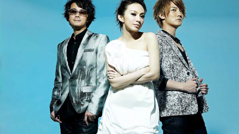 没有对比就没有伤害!飞儿乐队新主唱《月牙湾》,惨遭实力碾压!