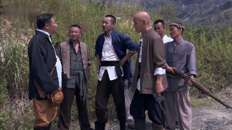 红樱剑:逐个传递口令,不料传到一半,不开火的口令成开火了