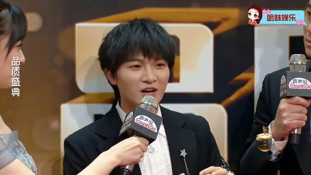 周深自曝被父母催婚 发照片p图拉长身高 真心话暴露自己了 娱乐 明星娱乐 好看视频 周深自曝被父母催婚 发照片p图拉长身高 真心话暴露自己了 娱乐 明星娱乐 好看视频