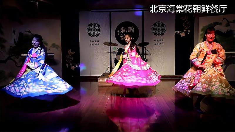 实拍朝鲜餐厅美女服务员现场表演2传统歌舞