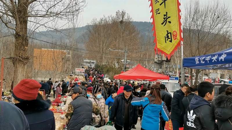 济南南部山区柳埠大集腊月十二提前赶年集人山人海热闹非凡