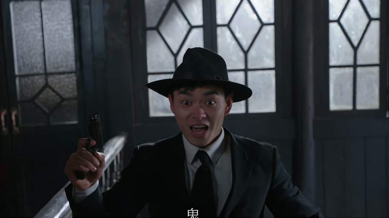 移动的枪口特务追杀地下党没想到一群人拿着枪被老太太吓退