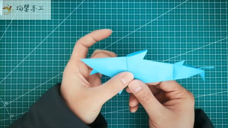 好玩的动物折纸，怎么折鲨鱼，鲨鱼的折纸步骤1.2万次播放04:51继续观看立