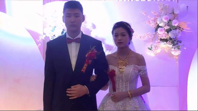 [图]福建一对新人结婚，正在举行婚礼，幸福的一对，好羡慕他们