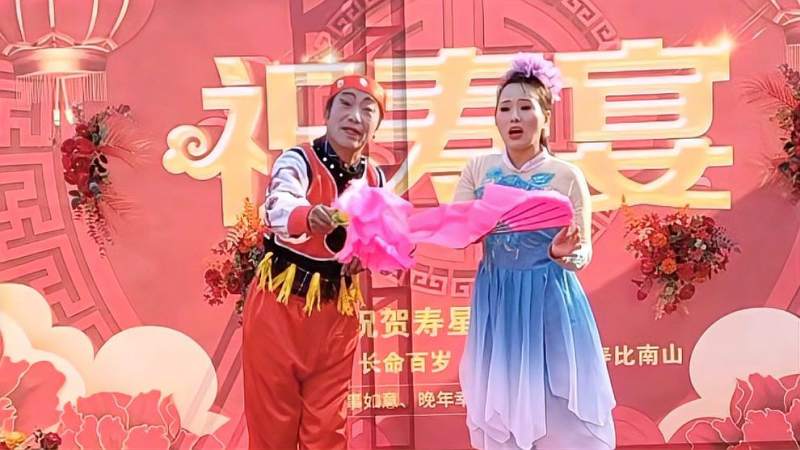 东北二人转小妹妹送情郎自编自演表演唱情歌情妹情意绵绵