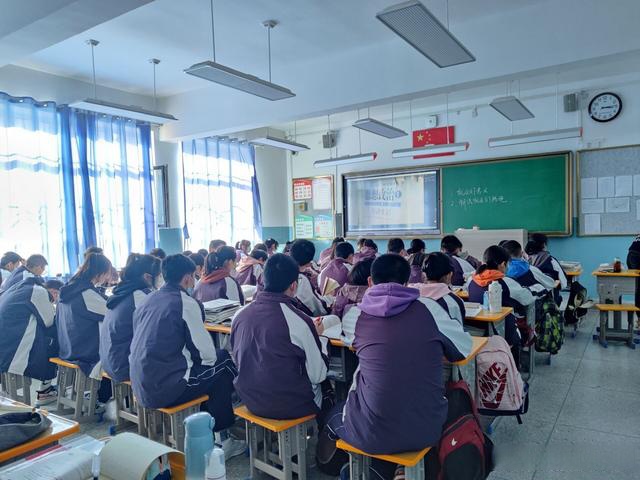 西宁市第三中学图片