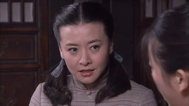 铁血独立营鬼子押送要犯凤儿教叶小琴喝酒