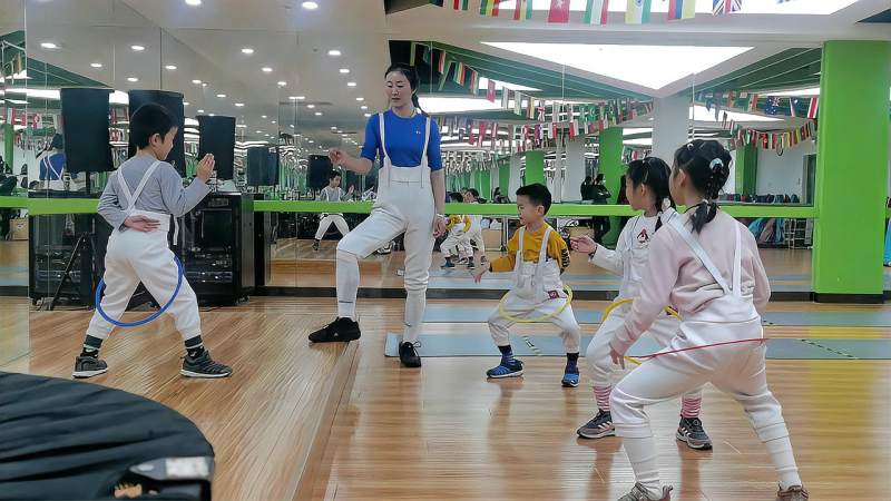 击剑课堂，学习第四击打，第四击打直刺，第六击打！,体育,击剑,好看视频