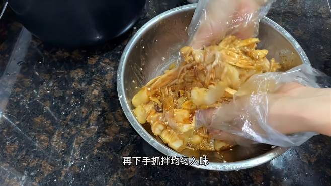 [图]清远鸡这样做，鸡肉鲜甜嫩滑，一家大小都超爱吃，连鸡胸肉都不放