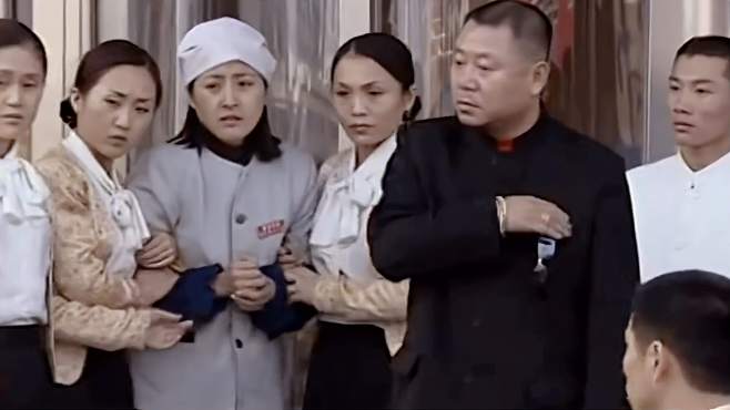 02020年11月15日马大帅:搓澡搓出新高度,把客人直接搓飞在水里!