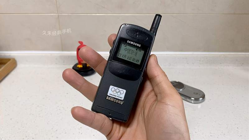 三星600c1999年上市上市价不详和弦铃声下翻盖设计