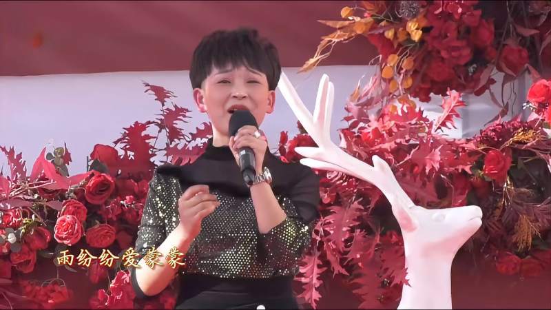 马美如树梢梢亲到树根根张向南婚礼现场版