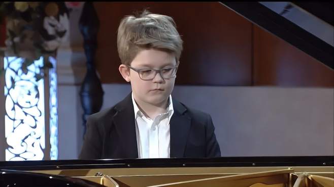[图]伟大天才系列-Pyotr Akulov-门德尔松E大调回旋随想曲Op14（7岁）