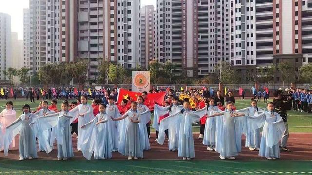 合肥市蚌埠路第二小学首届"绳"采飞扬体育节暨达标运动会举行