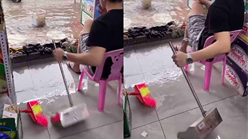 大雨突袭雨水冲进小店 男子用衣服做&amp;quot;堡垒&amp;quot; 自制&amp;quot;划桨法&amp;quot;抗洪保店,社会,奇闻轶事,好看视频