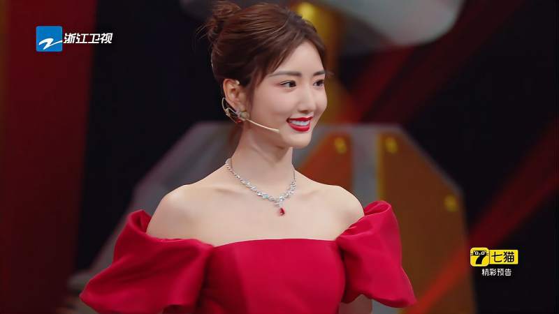 王牌对王牌毛晓彤歌剧魅影红裙造型曝光娇小可爱超美丽