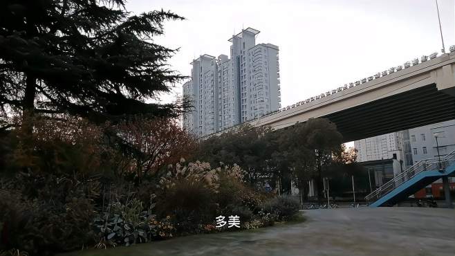 [图]延安西路地铁站街景