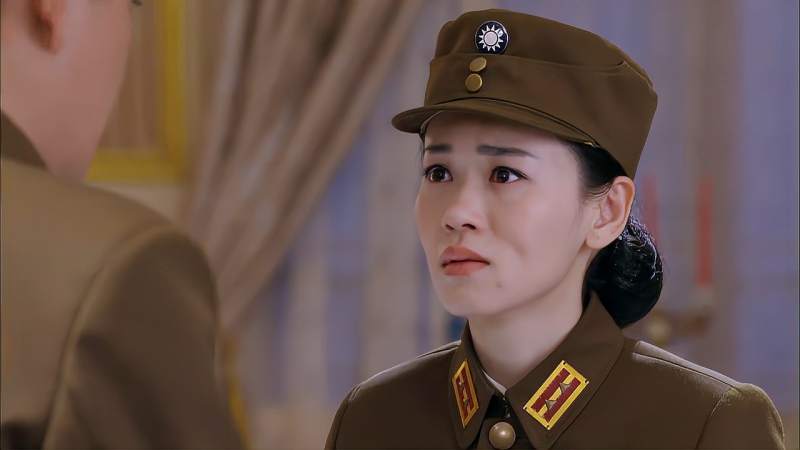 暗战危城女副官从小爱旅长一看旅长有意中人立马让旅长娶她