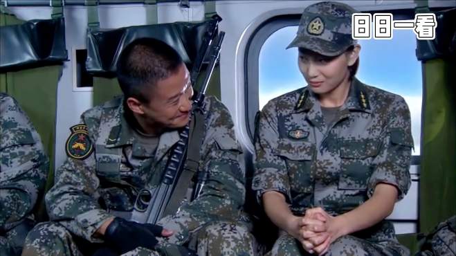 队友为了撮合何晨光和唐心怡,队友集体不让何晨光坐,太搞笑了