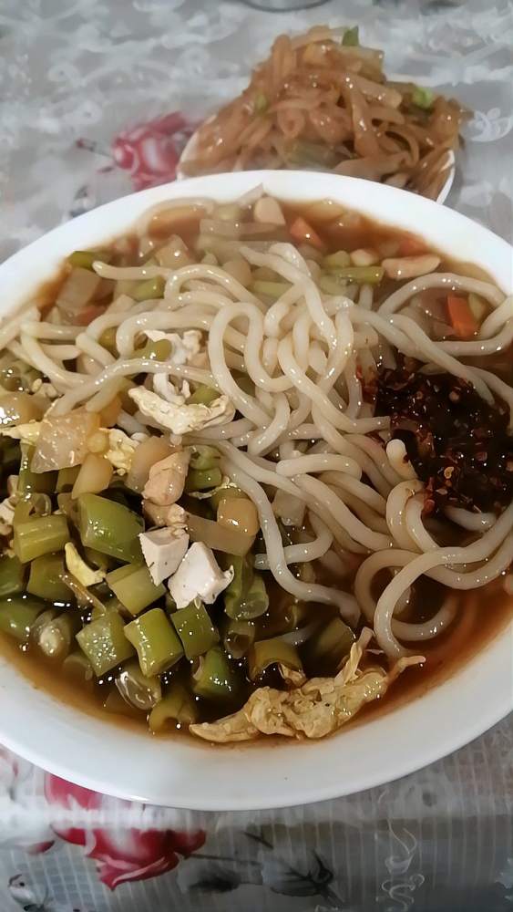 河捞面，也叫饸饹面，合罗面，是一种中国北方晋冀鲁豫陕五省的传,美食,美食节目,好看视频
