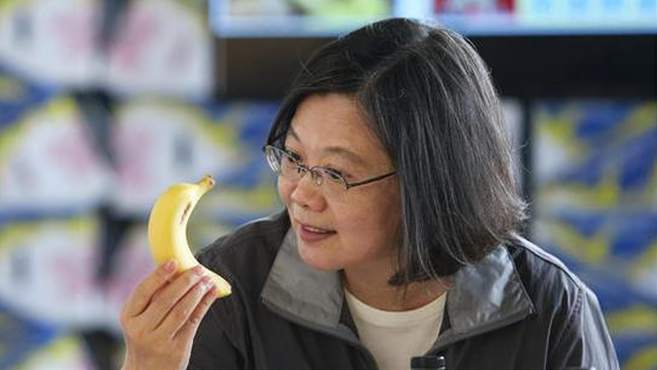 大陆禁止菠萝后，台湾香蕉也出事了！岛内炸锅，要把蔡英文气疯