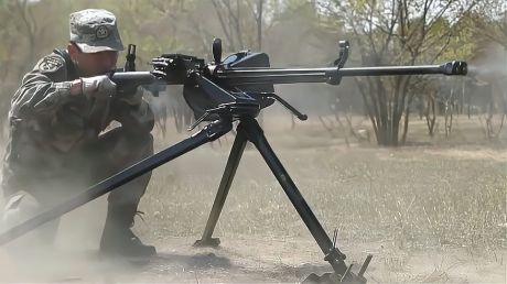 国产85式高射机枪火力有多猛?冰箱直接被射穿可还行