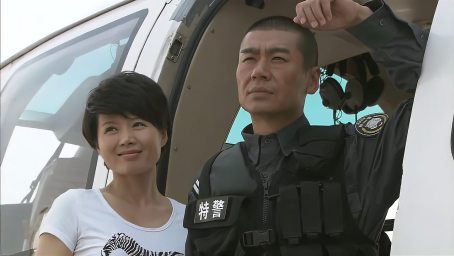 特种兵之霹雳火:警花控制不住自己的感情,向警犬哭诉,真可怜