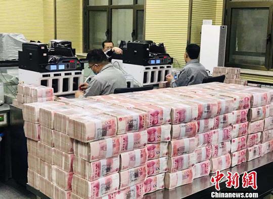 1000亿现金 人民币图片