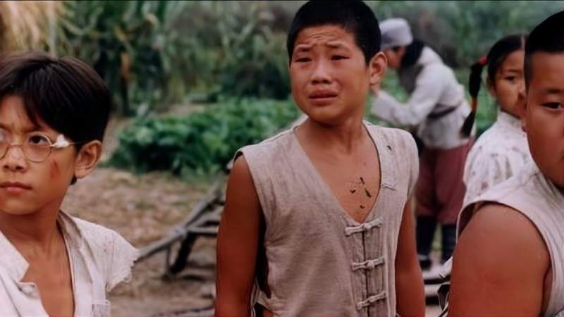 小兵张嘎：嘎子遇到羡慕特派员惊呆了，佟乐为救人命都不要,影视,战争片,好看视频